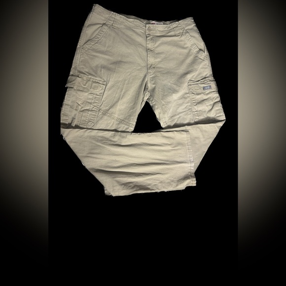 Men’s Wrangler khaki Cargo Pants - Picture 2 of 4